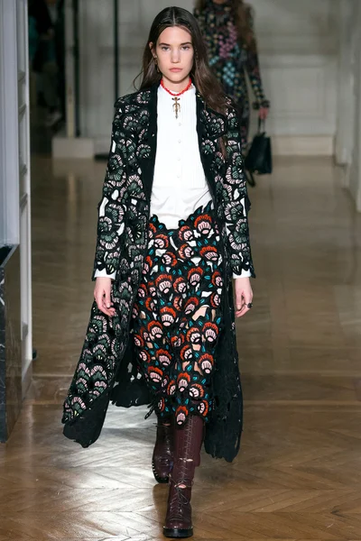 Look 24